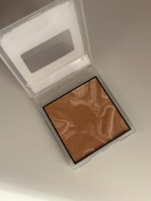 Puder Brązujący Medium Glow (Błyszczący)
