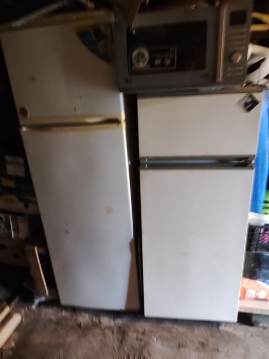 Продам два холодильника