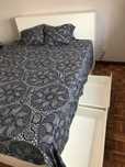 Cama casal com arrumacao, estrado e colchao