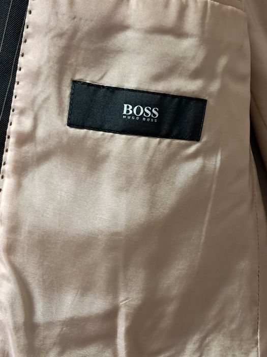 Blazer risca de giz hugo boss. Número 50