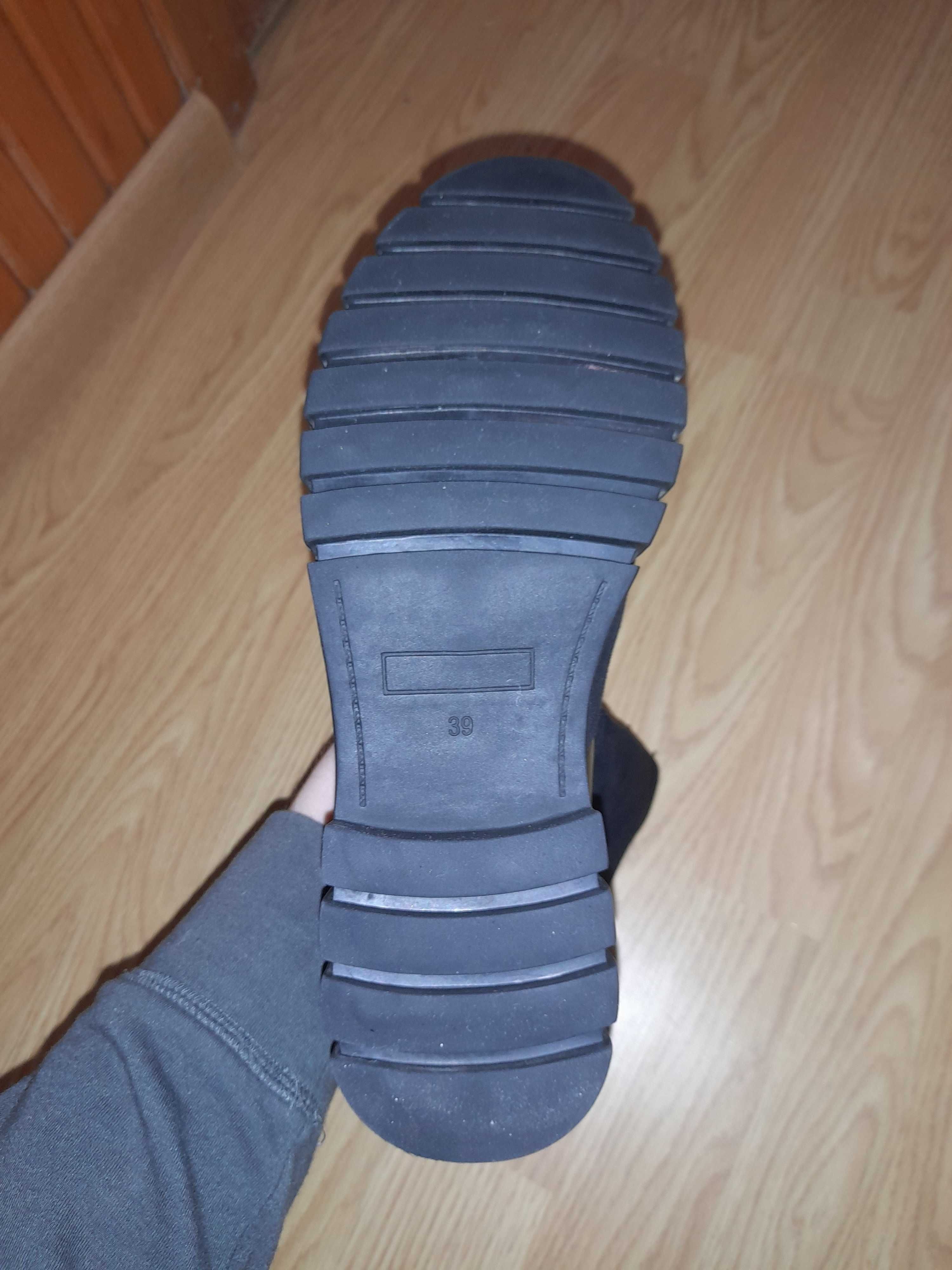Жіночі зимові черевики,чоботи 39р. ,чорні