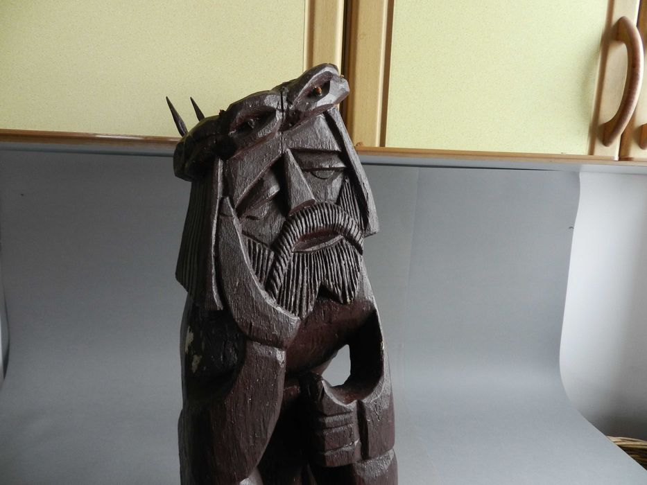 duża drewniana figura Chrystus Frasobliwy do kapliczki , sygnowany,