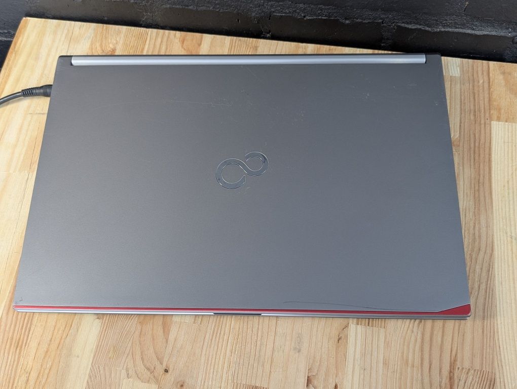 Потужна мобільна робоча станція Fujitsu H760  для ігор  та роботи!
