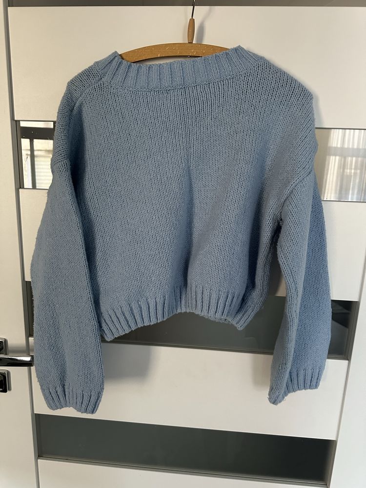 Niebieski sweter w chmury S chmurki sweterek crop