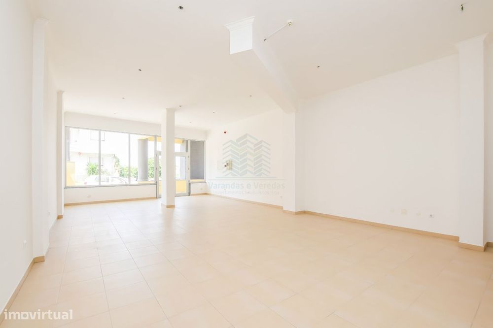 Loja para Comércio ou Serviços em Torres Novas – 120 m²