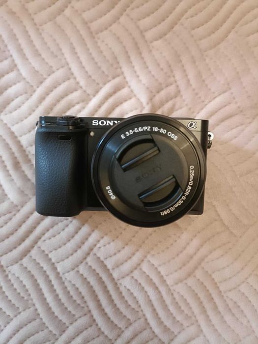 Sony a6000 Como Nova + Acessórios