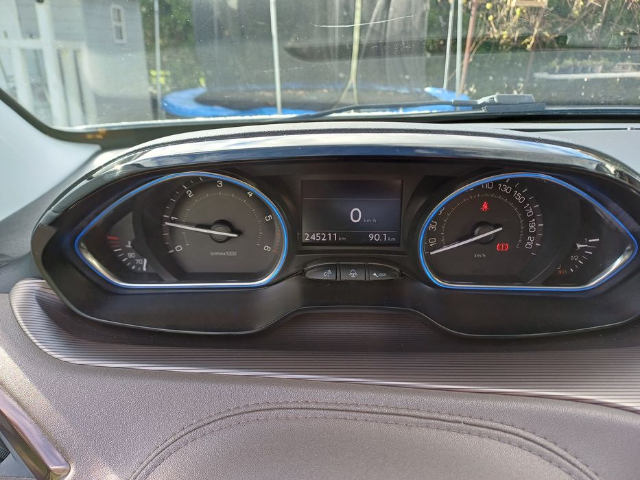 Peugeot 2008 Biała perła