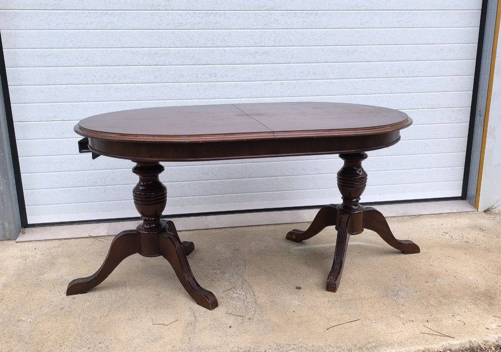 Mesa e cadeira em mogno maciço