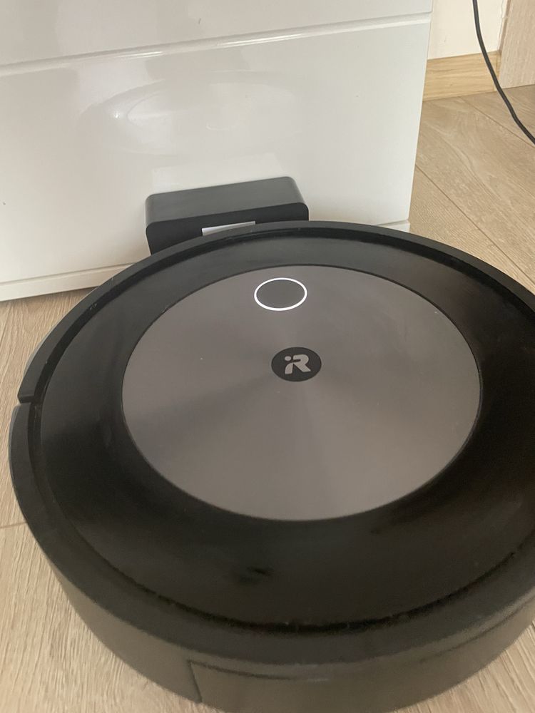 Робот пилесос Roomba j7+