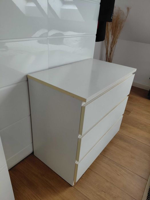 Sprzedam komodę MALM  Białą  w dobrym stanie