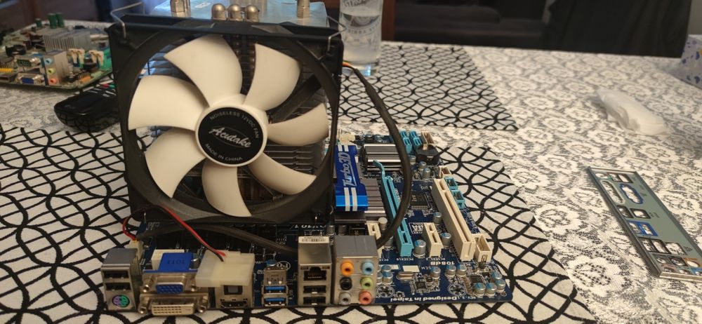 Płyta główna Gigabyte GA-880GMA-USB3 + procesor FX8300