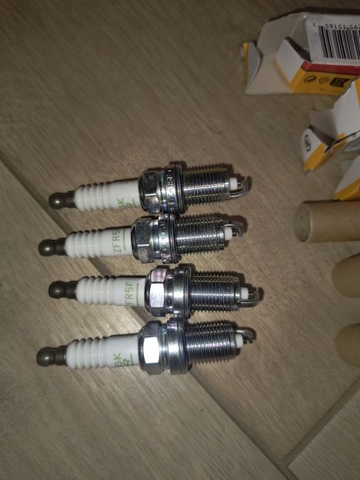 Свічки запалювання NGK ZFR5F 5165