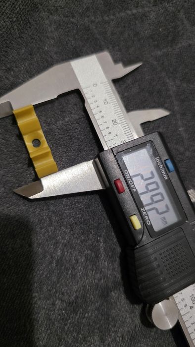 Uchwyty do kabli od paneli pv i nie tylko, fotowoltaika