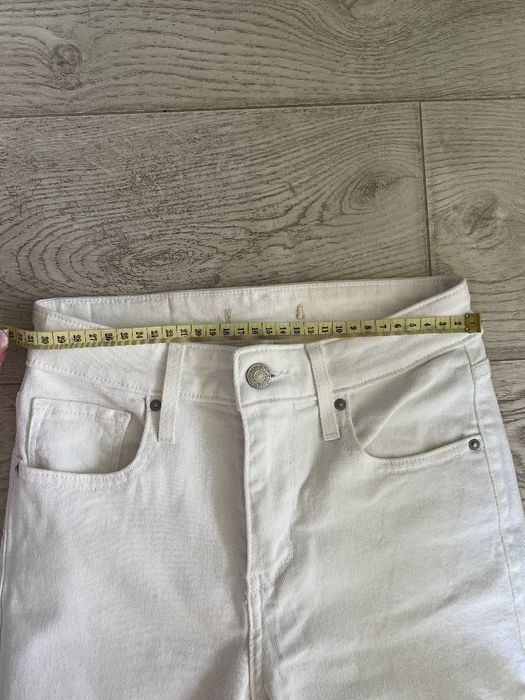 Белые джинсы Levi's