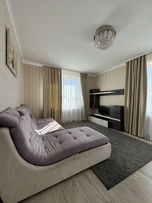 2к з великою кухнею