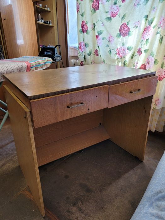 Стіл письмовий, з шухлядами