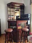Conjunto de armário( estilo bar) e cadeiras