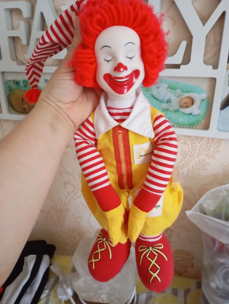 Фирменная игрушка клоун
