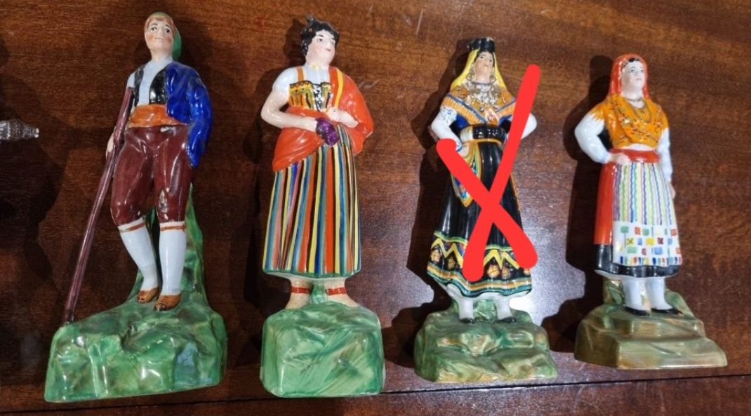Raras Figuras em Faiança da Fábrica de Sacavem