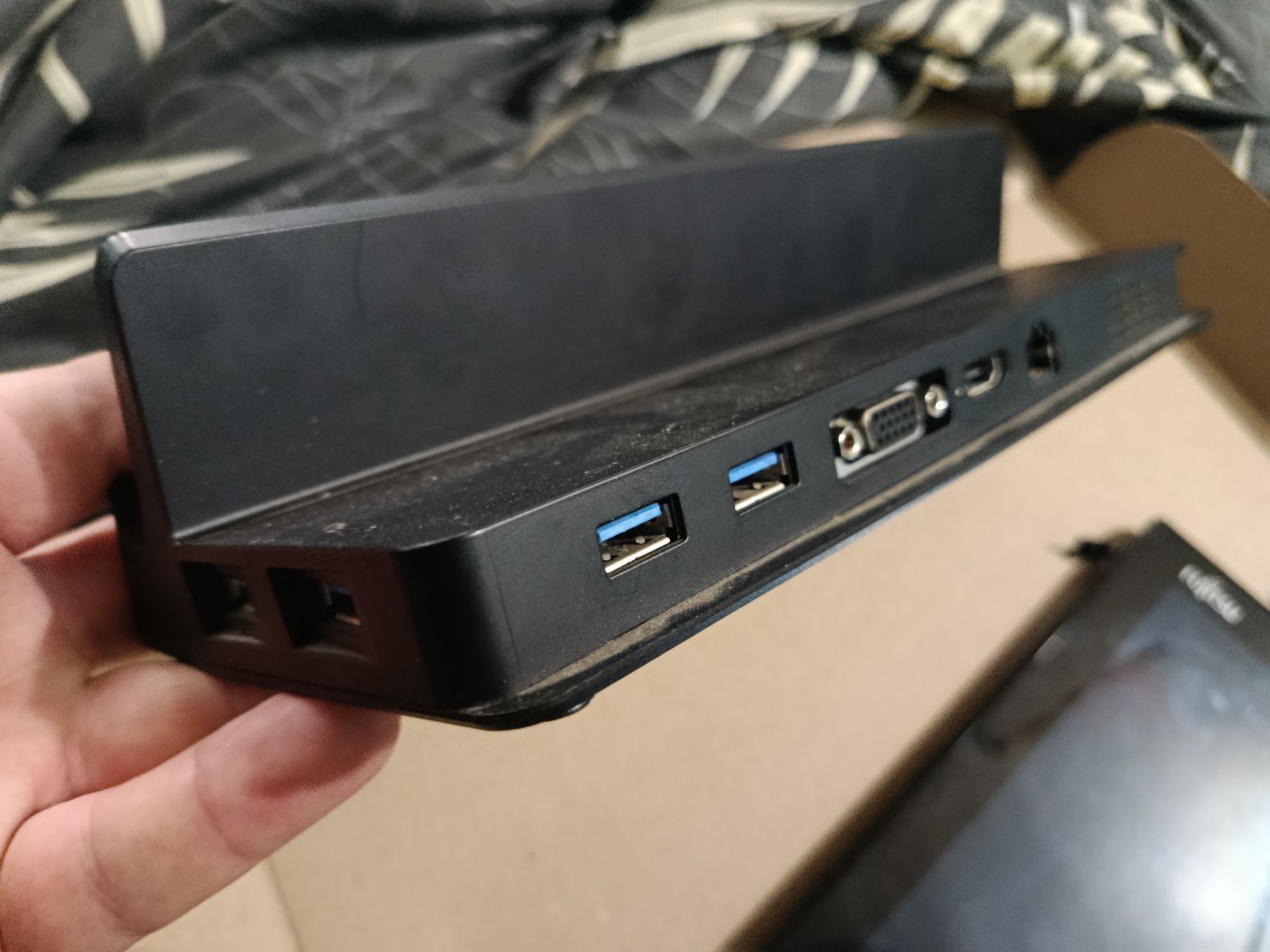 Fujitsu stylistic q704 та док станція