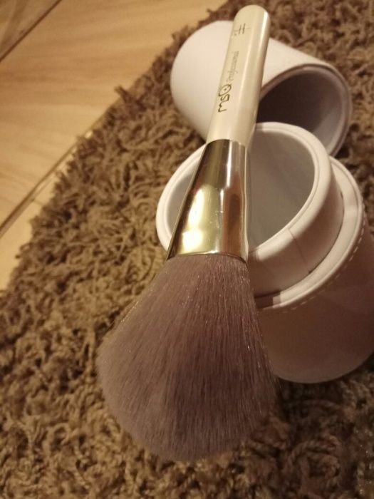 MSQ Professional Zestaw 8 pędzli do makijażu+tuba