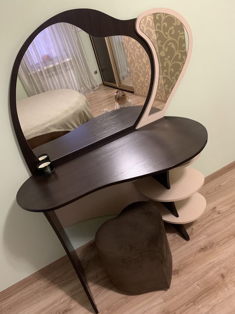 Туалетный косметический столик стол зеркало трюмо