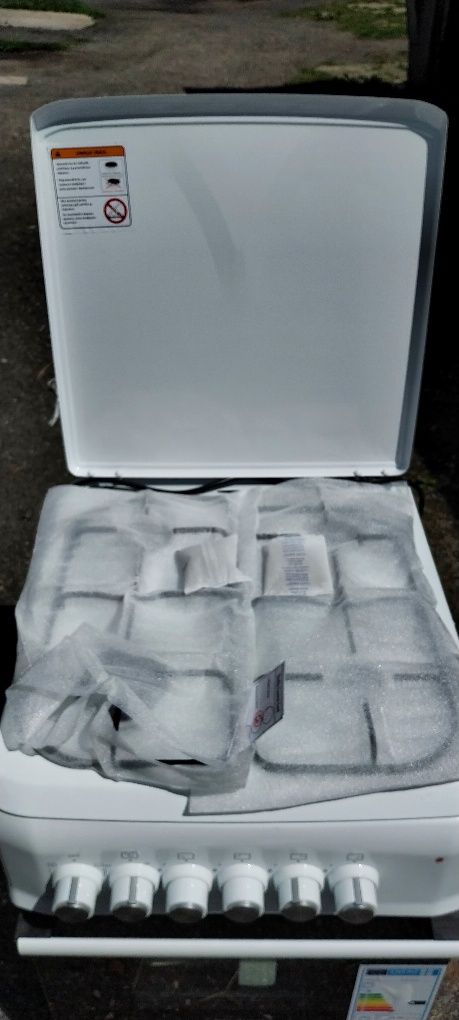 Sprzedam kuchenkę gazowo elektryczną stan nowy  tylko odbiór osobisty
