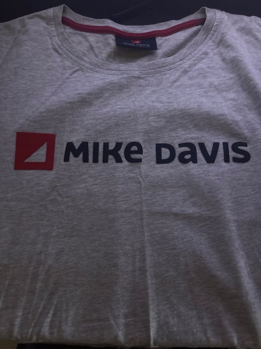 T-Shirt Cinzenta Mike Davis