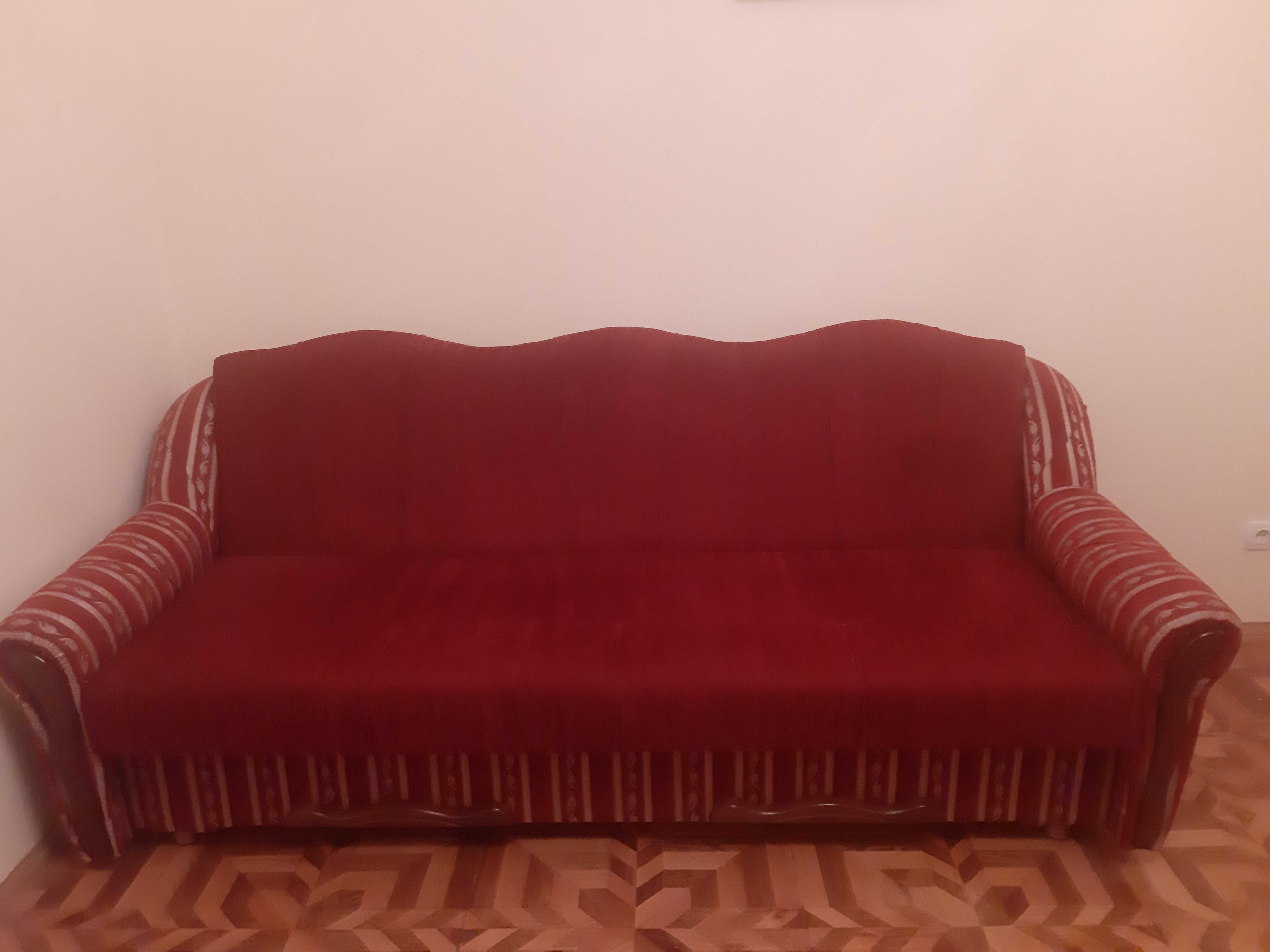 Диван.вишневи,зручний,для вітальні або кімнати