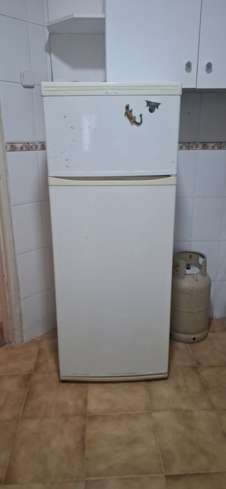 Frigorífico,  fogao e maquina de lavar roupa
