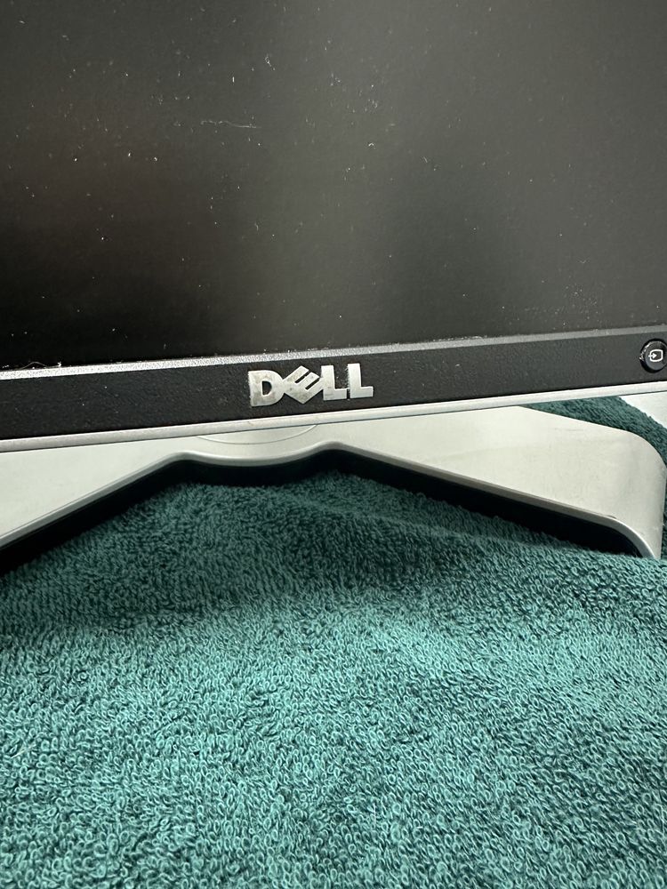 Dell monitor na stojaku
