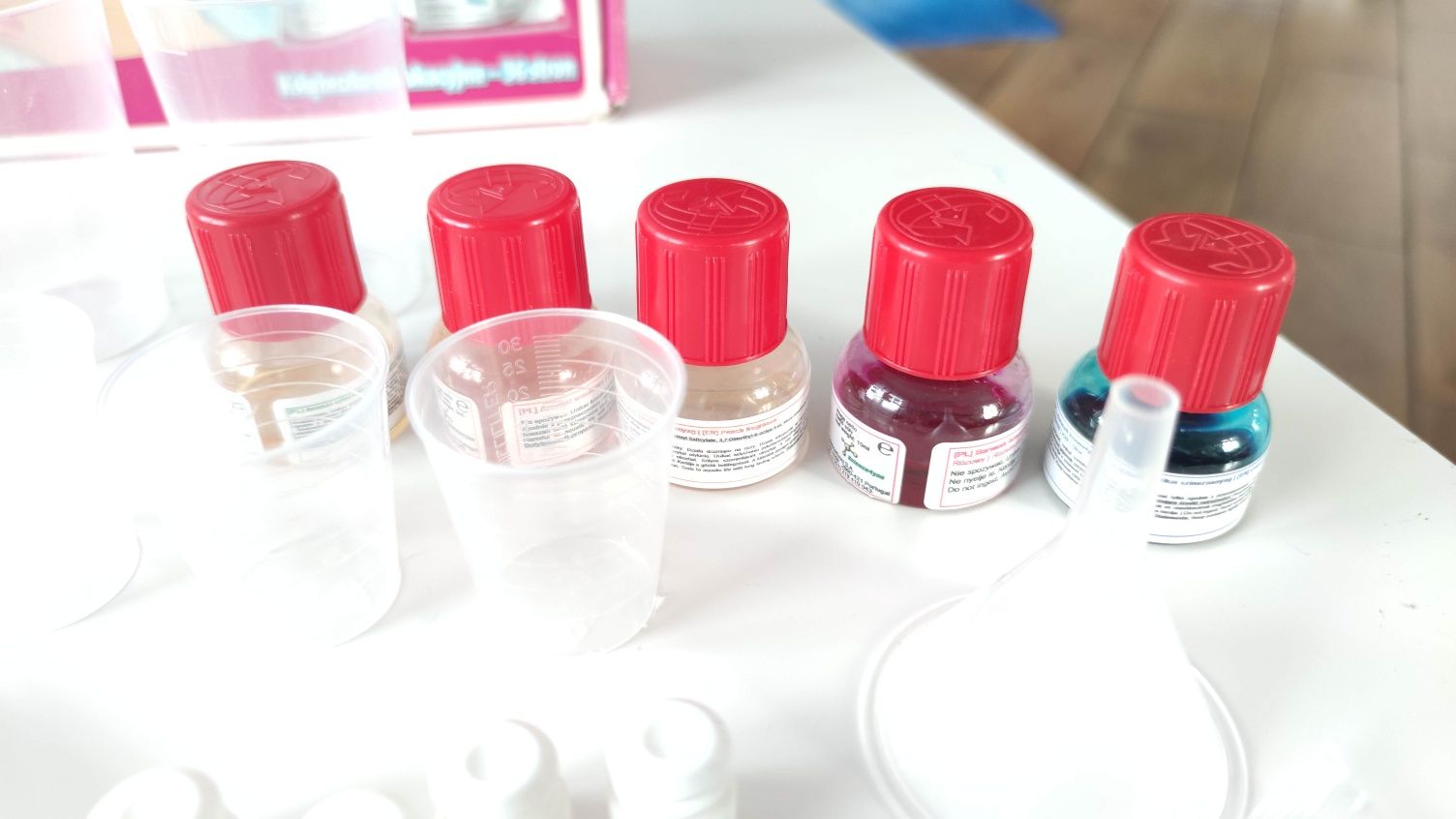 Fabryka perfum laboratorium eksperymentów dla dziecka