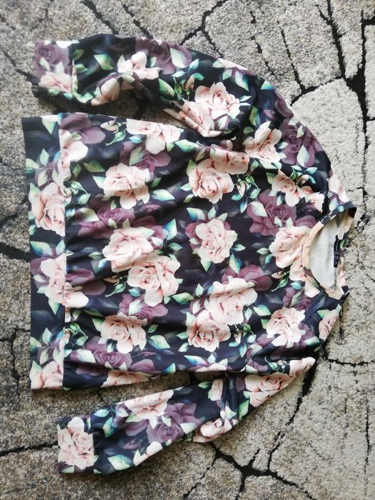 Bluza w różowe róże