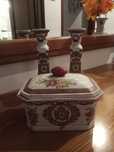 2 Suportes para velas e uma caixa de decoração