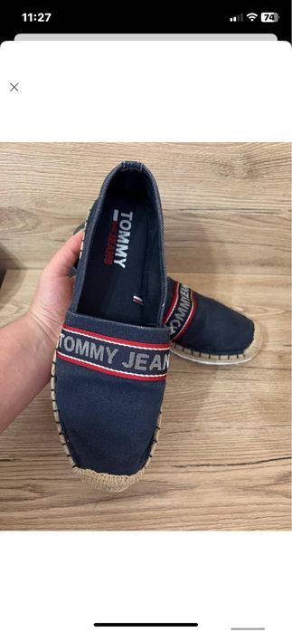 Оригінальні сліпони Tommy Jeans .