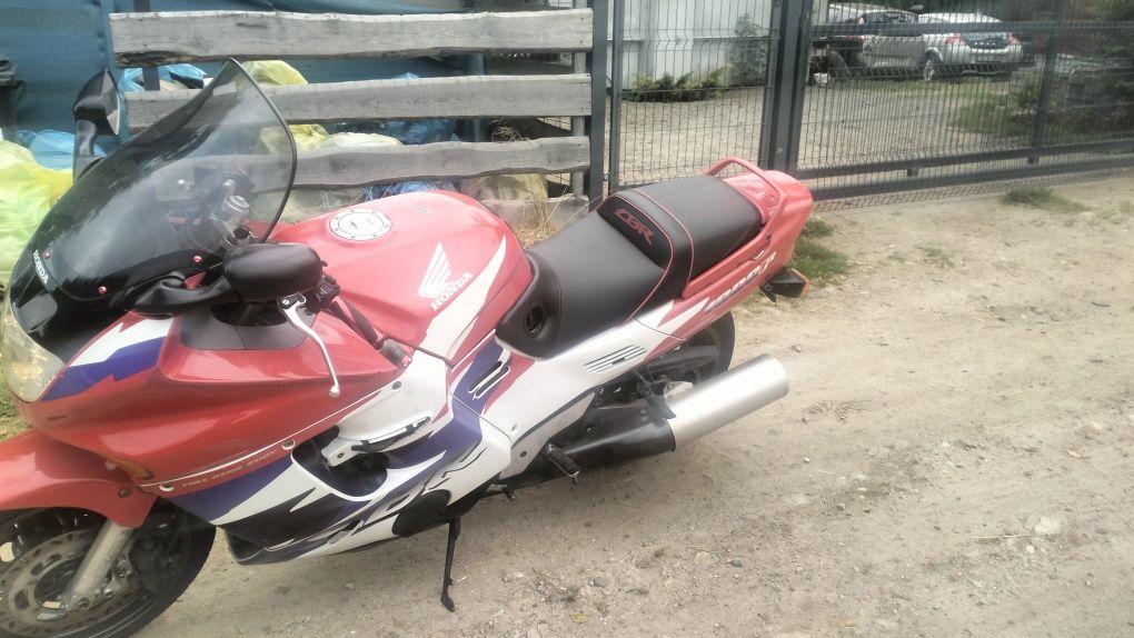 Honda CBR 1000f ...