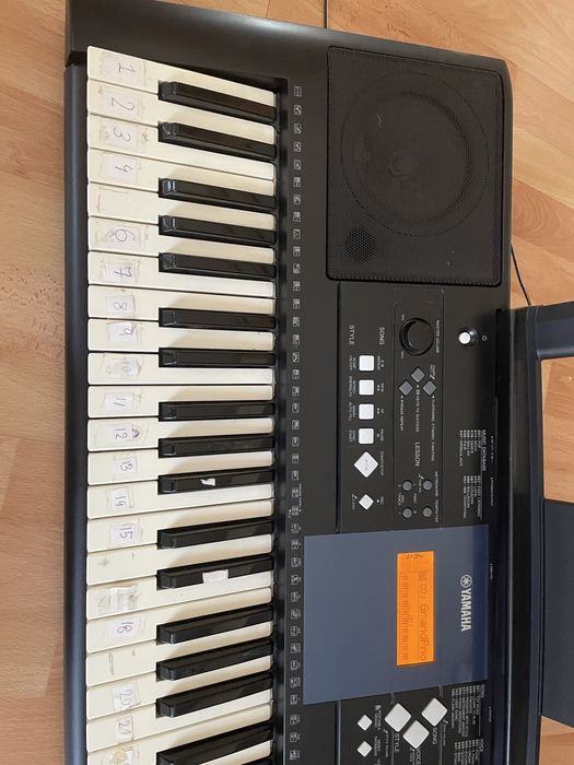 Yamaha PSR-E333 Keyboard