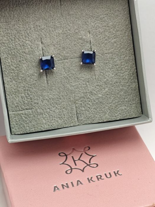 Kolczyki srebrne 925 z granatowymi cyrkoniami