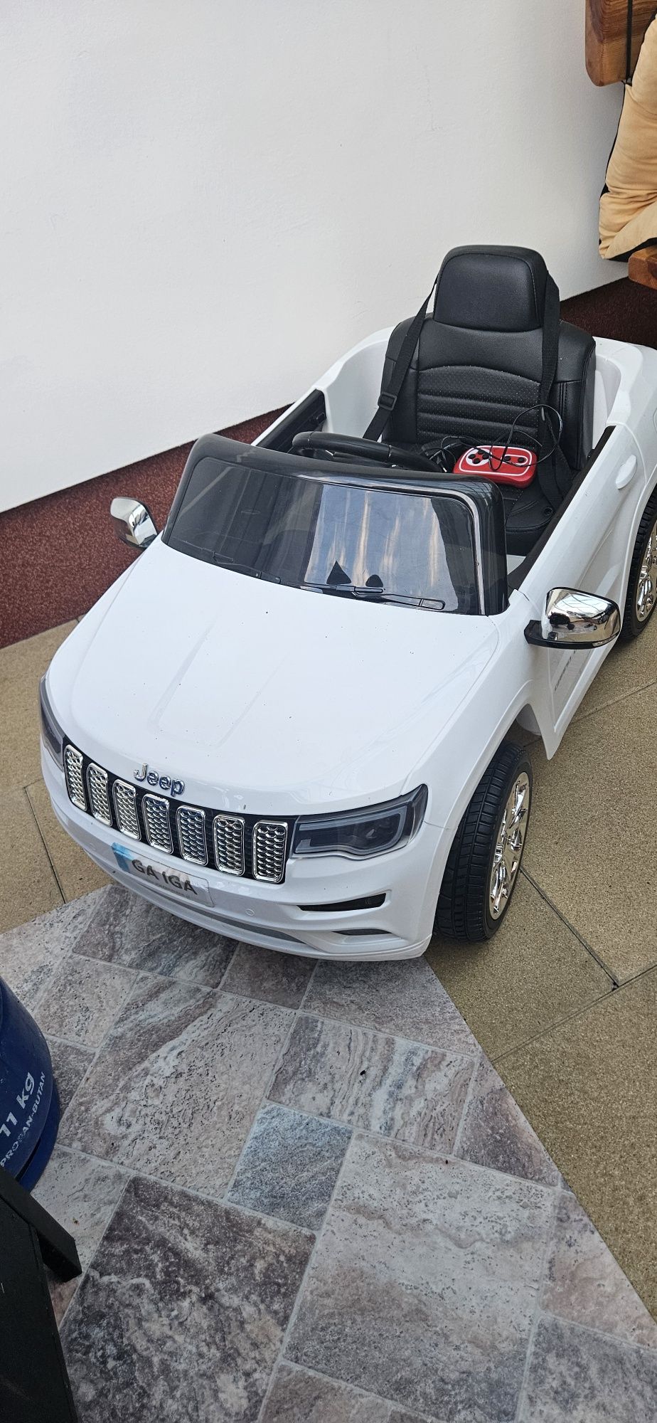 Jeep Grand cherokee dla dzieci na akumulator. Bogata wersja