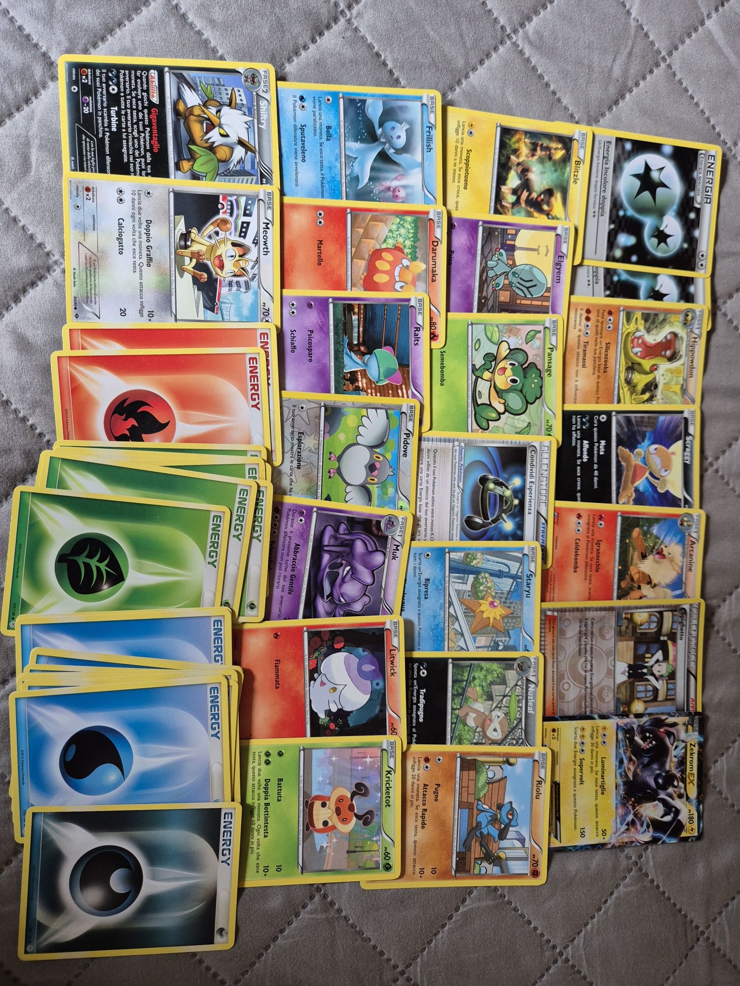 Karty pokemon nowe z pudełkiem