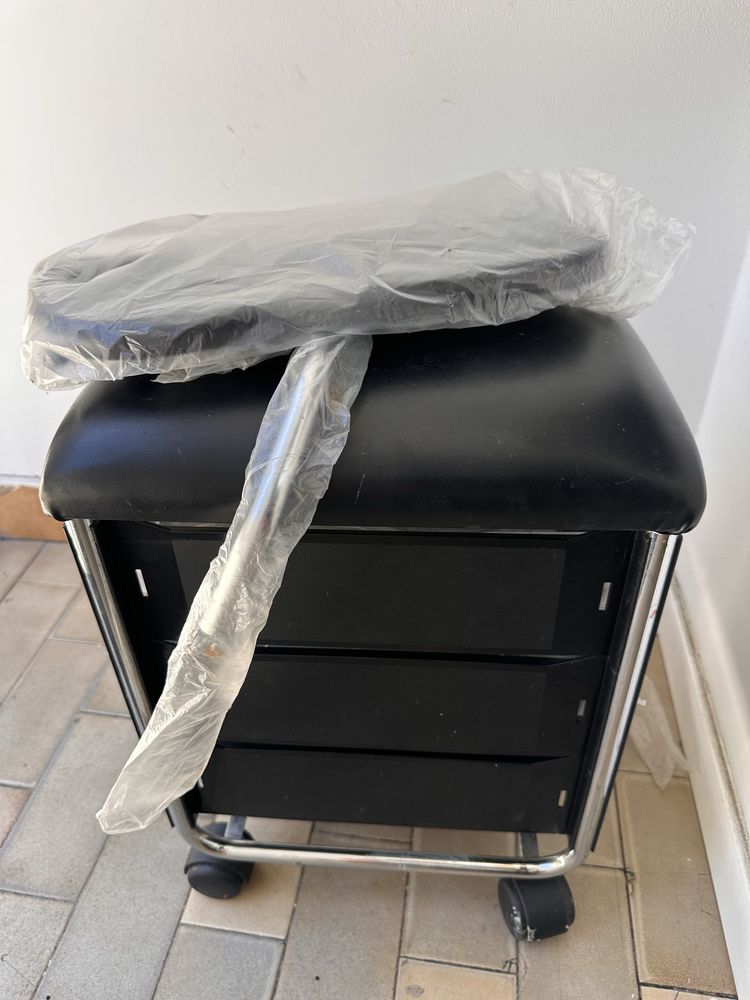 Banco para manicure novo