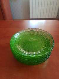 Zielone szklane talerzyki