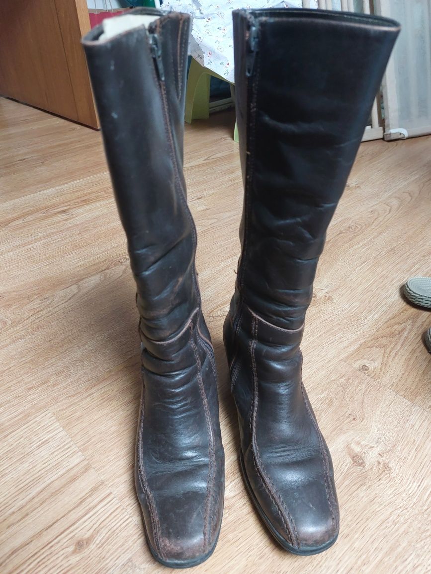 Botas castanhas número 37