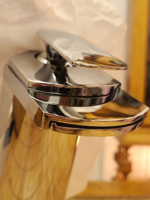 Bateria Umywalkowa Nablatowa Stojąca Wysoka 28cm Typu WODOSPAD - Chrom