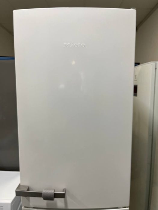 Холодильник Miele 2m,привезена з ЄС