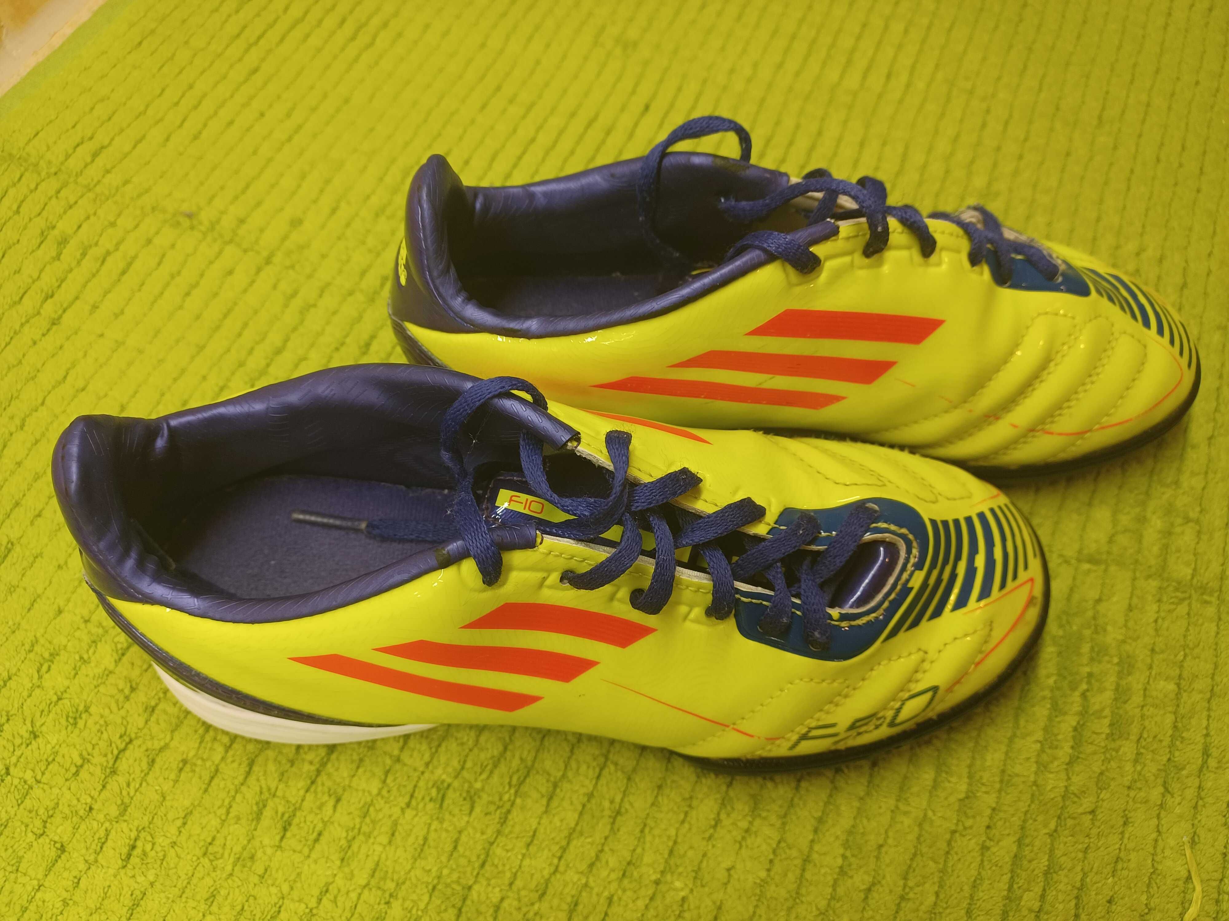 Buty piłkarskie na orlik, turfy marki Adidas 34