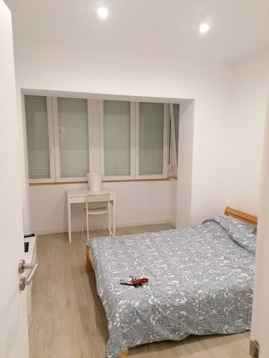 Quarto Almada Junto Praça