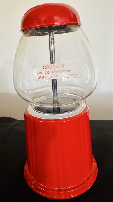 Antiga máquina dispensadora de brindes