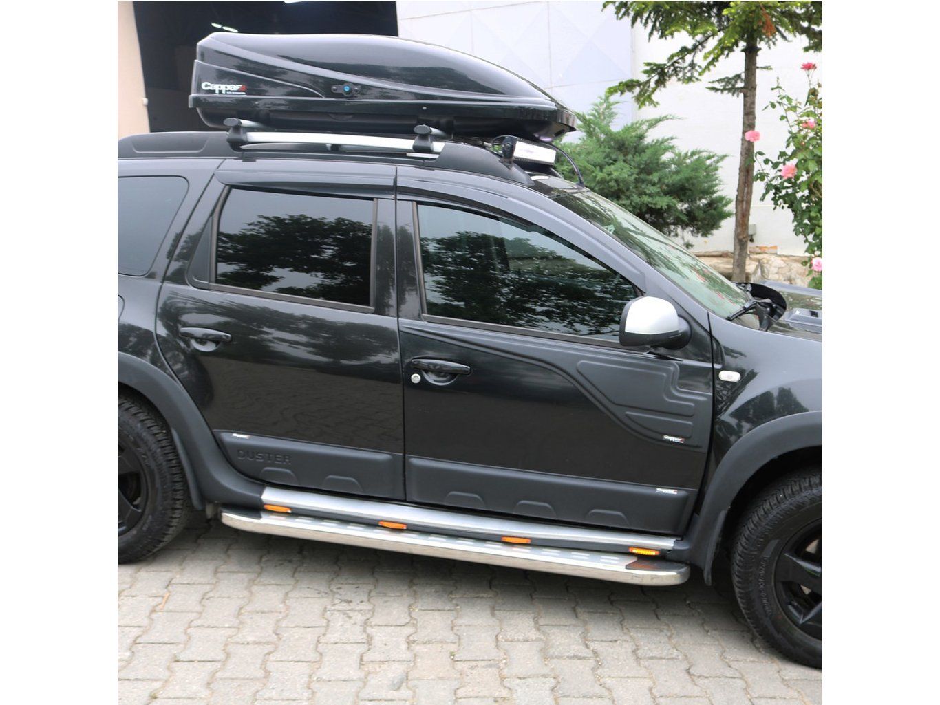 Renault Duster 2008-2018 Верхні накладки молдинги на двері (2 шт)