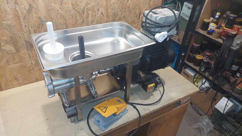 Maszynka Alfa 32 do mięsa i kości drobiowych na przekładni walcowej